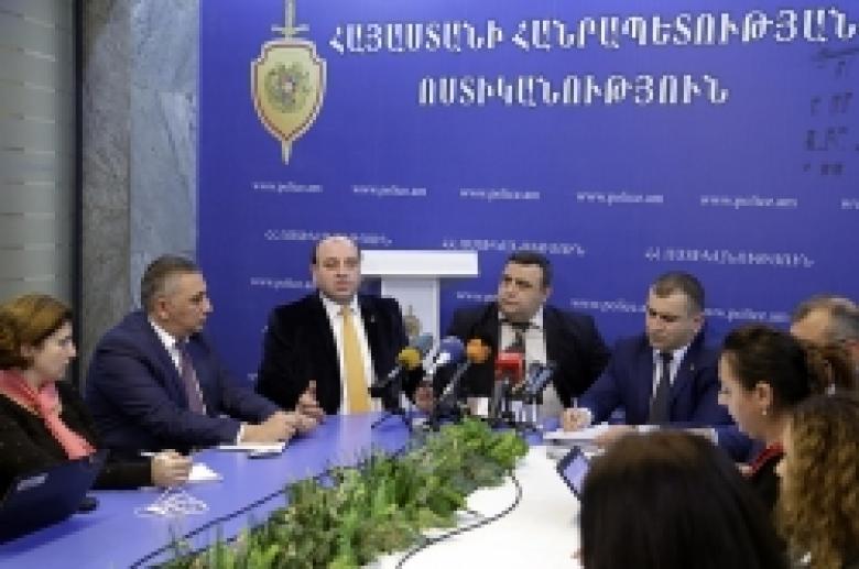 Police hosts roundtable discussion on the preliminary lists of citizens entitled to participate in the referendum on making amendments to the Constitution of the Republic of Armenia (VIDEO and PHOTOS)
